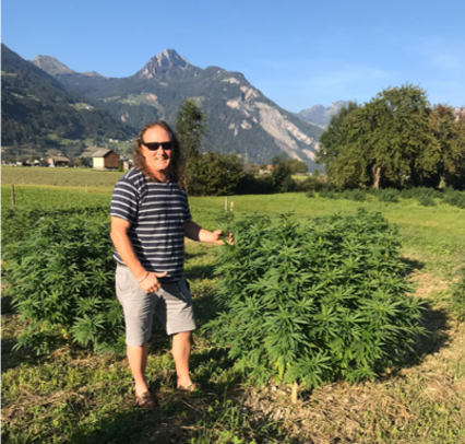 Scott Blakey auf Hanfplantage